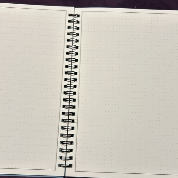 Smart notebook, pen, and cleaning cloth not included - Picture 5 of 6